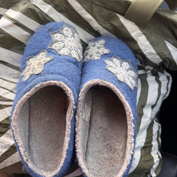 L.L. Bean Blue Snowflake Women's Slippers size 6 - Picture 8 of 8